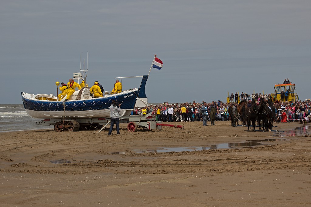 KNRM Koninklijke Nederlandse Redding Maatschappij hdr sar reddingsboot lifeguard scheepvaart zeevaart koopvaardij marine